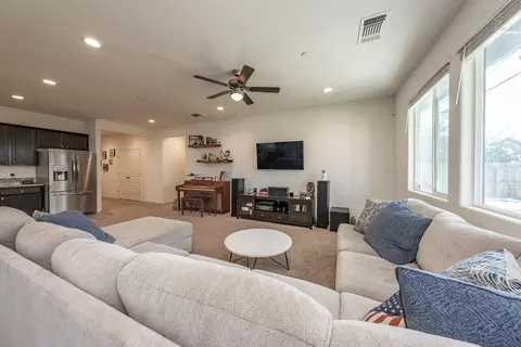 565 Ruby Dr, Lemoore, CA 93245 photo 8