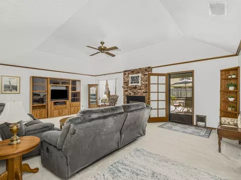 581 E Ash Ave, Hanford, CA 93230 photo 5
