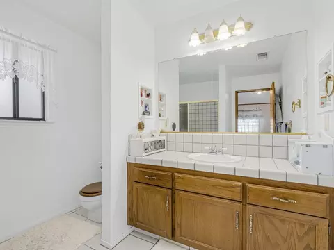 581 E Ash Ave, Hanford, CA 93230 photo 16