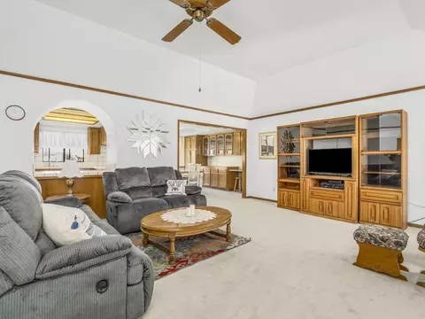 581 E Ash Ave, Hanford, CA 93230 photo 6