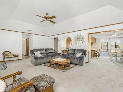 581 E Ash Ave, Hanford, CA 93230 photo 7