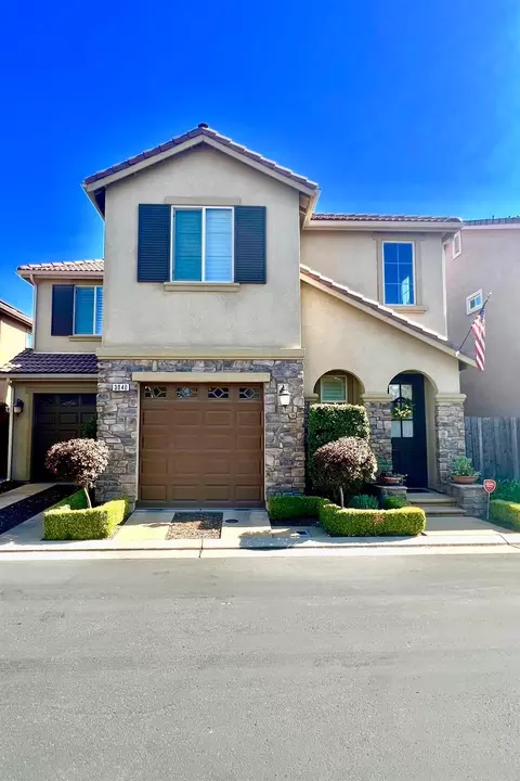 3040 Glacier Ln, Clovis, CA 93619 photo 1