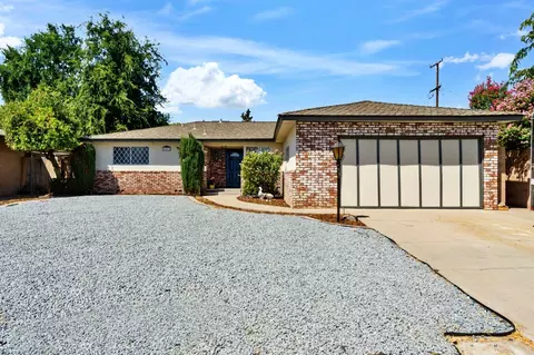 607 W San Jose Ave, Clovis, CA 93612 photo 1