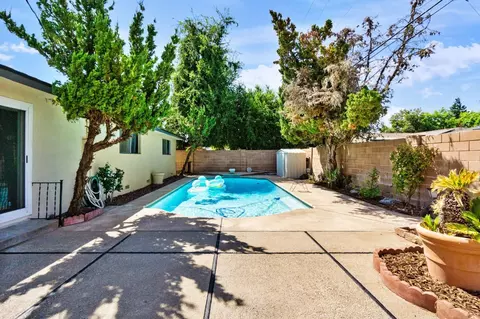 607 W San Jose Ave, Clovis, CA 93612 photo 2