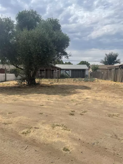 828 Cutting St, Madera, CA 93638 photo 1
