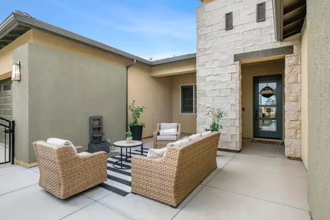 507 Overstone Ave, Madera, CA 93636 photo 2