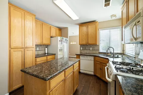 1426 Alexis Way, Madera, CA 93637 photo 9