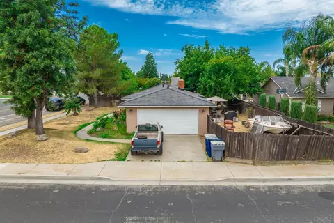 2467 Sierra Ave, Clovis, CA 93611 photo 3