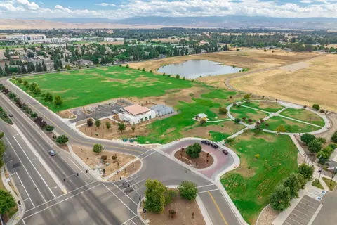 2467 Sierra Ave, Clovis, CA 93611 photo 35