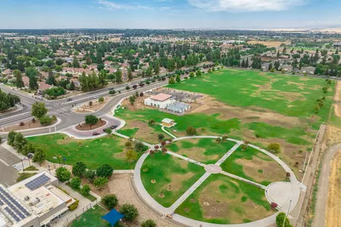 2467 Sierra Ave, Clovis, CA 93611 photo 36