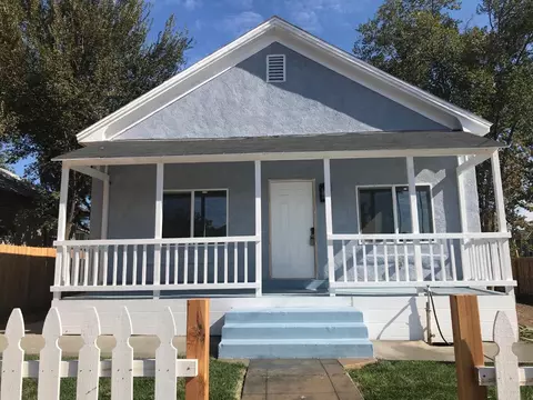 230 E Ivy St, Hanford, CA 93230 photo 1