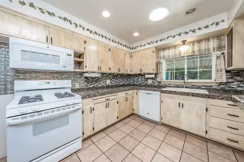 1925 Short Dr, Hanford, CA 93230 photo 12
