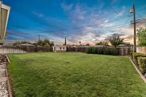 212 E Bainbridge Dr, Hanford, CA 93230 photo 16