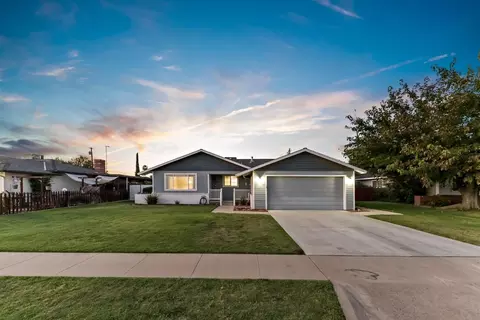 212 E Bainbridge Dr, Hanford, CA 93230 photo 1