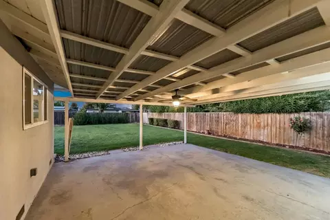 212 E Bainbridge Dr, Hanford, CA 93230 photo 18