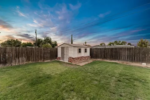 212 E Bainbridge Dr, Hanford, CA 93230 photo 17