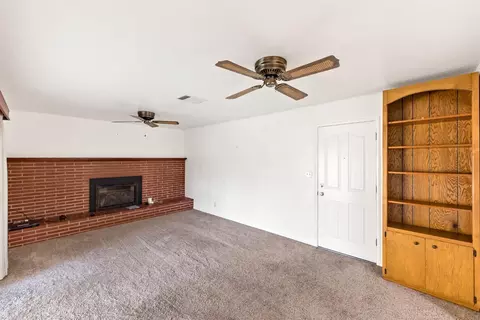 212 E Bainbridge Dr, Hanford, CA 93230 photo 9