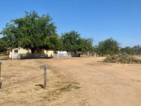 27747 Echo St, Madera, CA 93638 photo 1