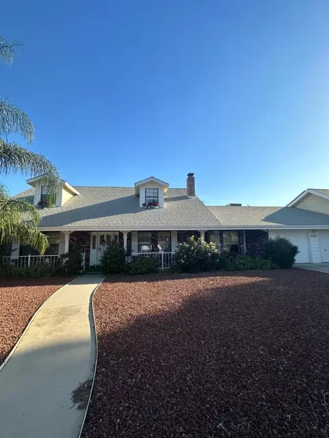 2219 E Iris Ave, Visalia, CA 93292 photo 1