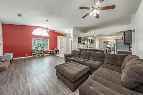 1410 Pine Dr, Lemoore, CA 93245 photo 8
