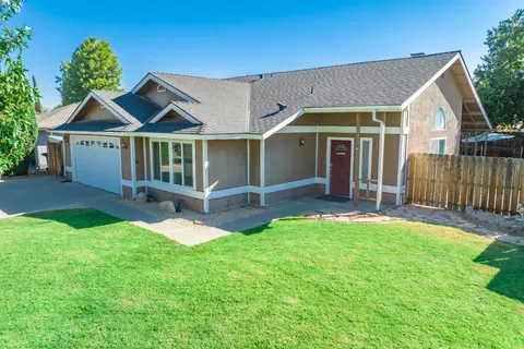 1410 Pine Dr, Lemoore, CA 93245 photo 32