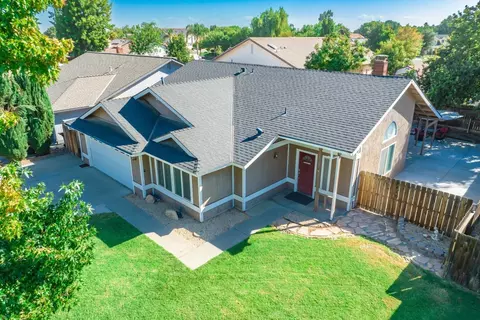 1410 Pine Dr, Lemoore, CA 93245 photo 2