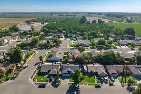 1410 Pine Dr, Lemoore, CA 93245 photo 37