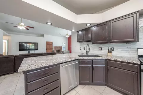 1410 Pine Dr, Lemoore, CA 93245 photo 11