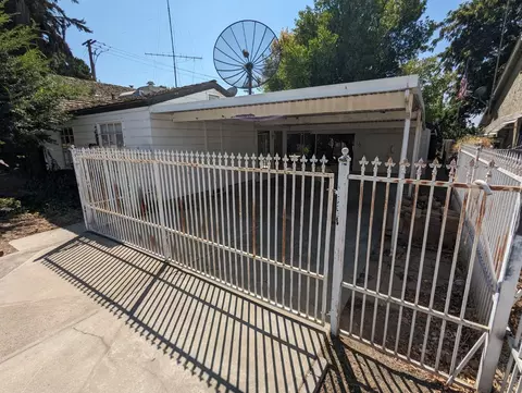 621 E 5th St, Madera, CA 93638 photo 2