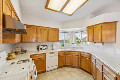 15826 W Middleton Ave, Kerman, CA 93630 photo 9