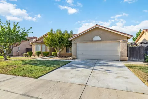 15826 W Middleton Ave, Kerman, CA 93630 photo 2