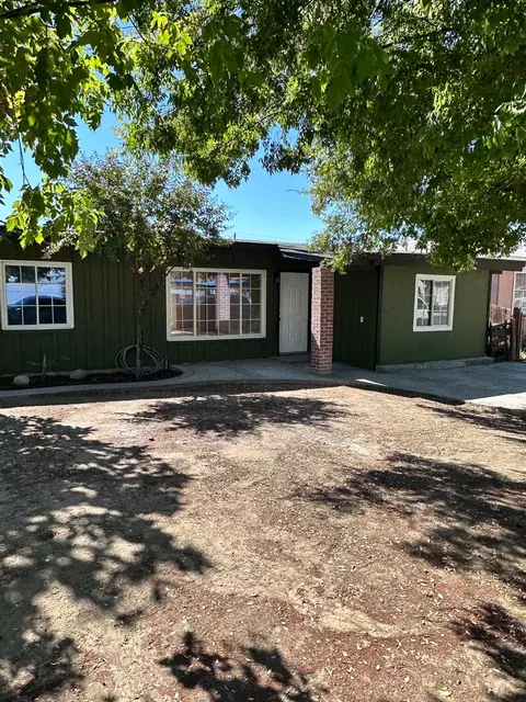 224 E San Mateo St, Avenal, CA 93204 photo 2
