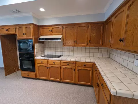 129 Queen Ln, Madera, CA 93637 photo 9