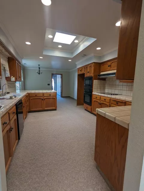 129 Queen Ln, Madera, CA 93637 photo 7