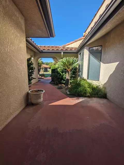 129 Queen Ln, Madera, CA 93637 photo 2