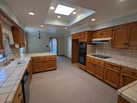 129 Queen Ln, Madera, CA 93637 photo 6