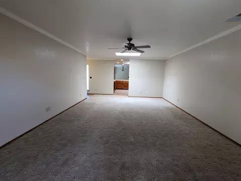 129 Queen Ln, Madera, CA 93637 photo 4