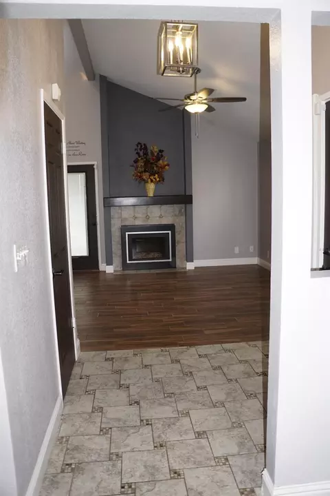 147 W Pilgrim Ln, Clovis, CA 93612 photo 16