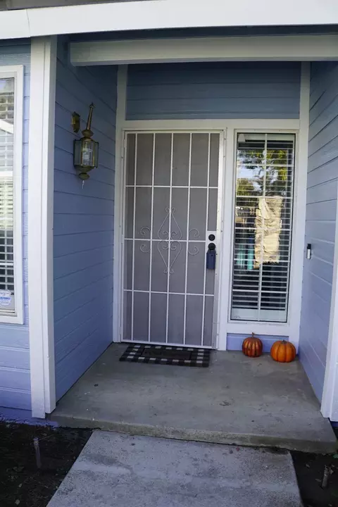 147 W Pilgrim Ln, Clovis, CA 93612 photo 3