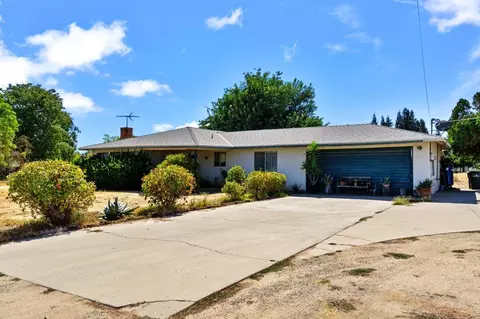 37058 Cloverleaf Ave, Madera, CA 93636 photo 1