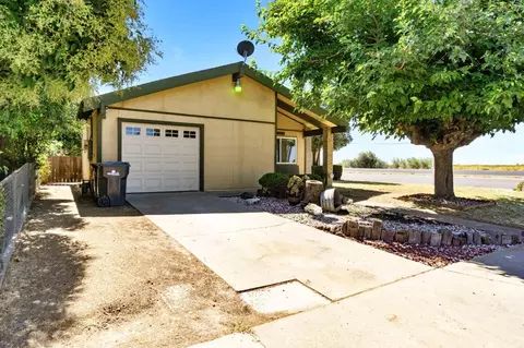 27120 Stanford Ave, Madera, CA 93637 photo 2