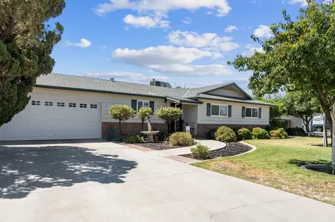 277 E Spruce Ave, Lemoore, CA 93245 photo 2
