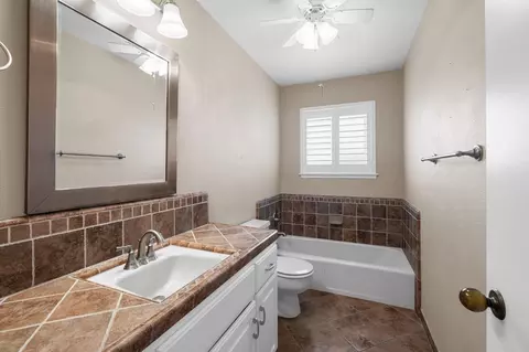 277 E Spruce Ave, Lemoore, CA 93245 photo 19