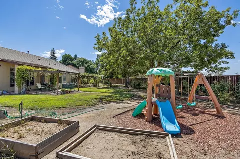 10442 E Greenbury Way, Clovis, CA 93619 photo 19