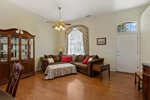 10442 E Greenbury Way, Clovis, CA 93619 photo 13