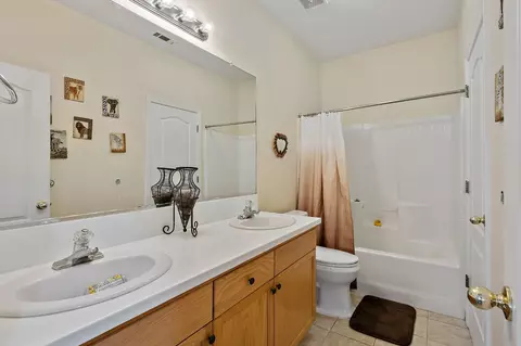 10442 E Greenbury Way, Clovis, CA 93619 photo 14