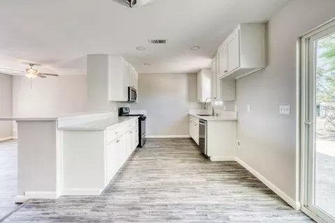 405 N Dickey Ave, Dinuba, CA 93618 photo 4