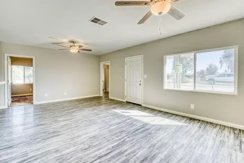 405 N Dickey Ave, Dinuba, CA 93618 photo 3