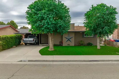351 Walnut St, Lemoore, CA 93245 photo 1