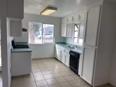 1467 Taylor St, Madera, CA 93638 photo 3